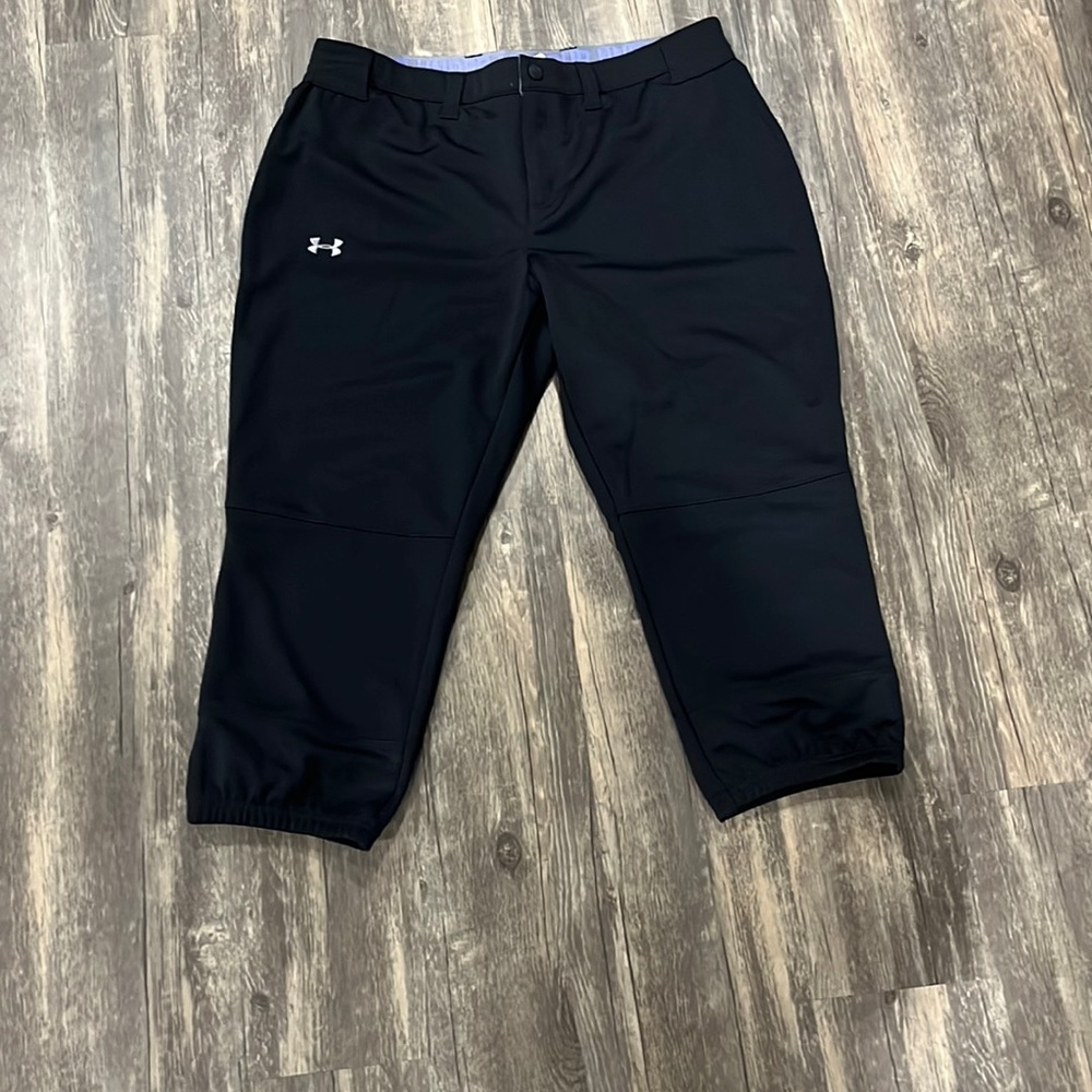 Under Armour softball pants size large color black length inseam 22”